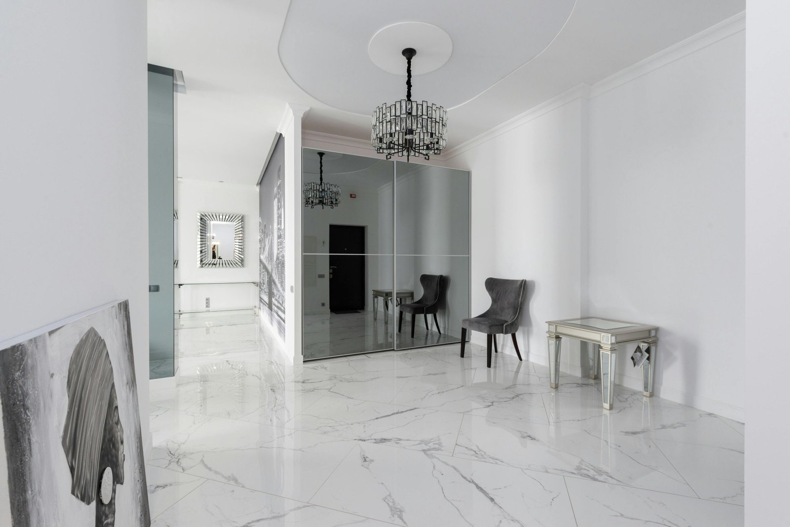 Private entrance with white marble floor